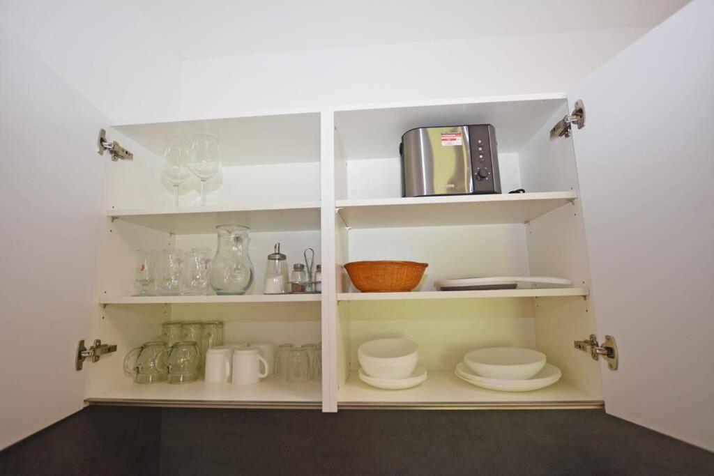 Alpenblick - Modernes Apartment In Ruhelage Villach Bagian luar foto